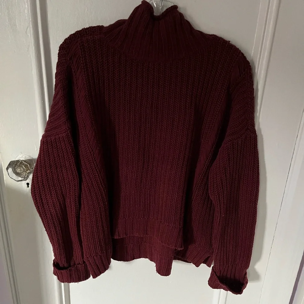 Chunky Maroon Express Knit Turtleneck Sweater! - Picture 4 of 7